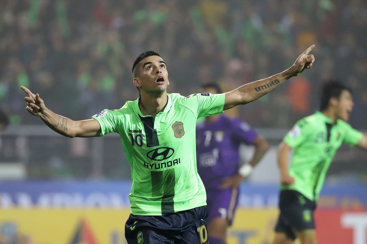 Leonardo es ambidiestro y eso le abre muchas posibilidades para que anotar le resulte fácil. Lleva 19 goles en 2016.