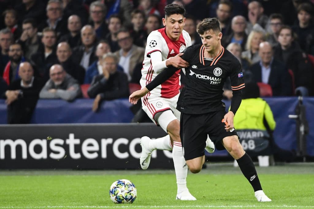 El mexicano sigue sin encontrar la regularidad en el Ajax, juega pocos minutos y no ha terminado de adaptarse al futbol europeo.