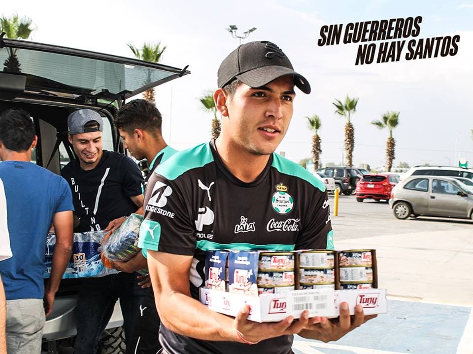 "Sin guerreros, no hay Santos", el club lagunero ha convocado a sus jugadores –incluso el femenil– y aficionados a hacer parte de la recolección de víveres para los más afectados por el terremoto.