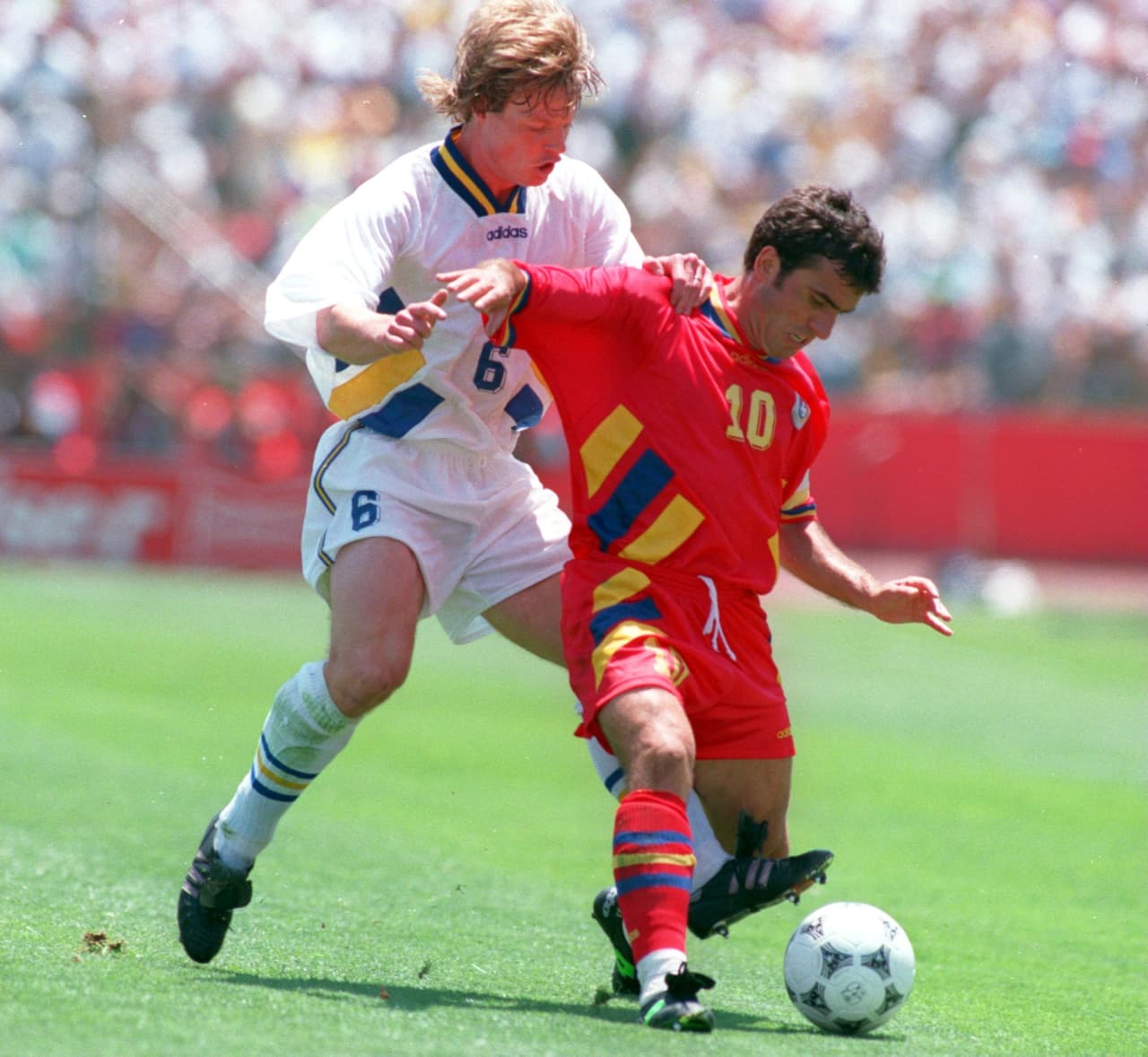 El sueño de aventura espacial para el jugador que fue mundialista en Estados Unidos en 1994 quedó en la nada, pero no por el contrato sino porque el vuelo contratado para el año 2002 nunca despegó.