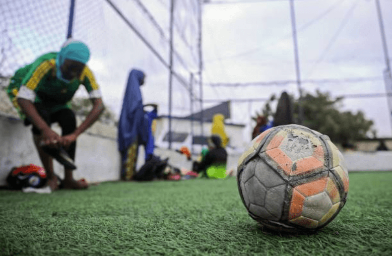 Al menos cinco muertos en un atentado de Al Shabab contra un estadio en Somalia