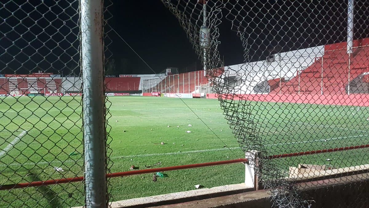 El saldo final de daños materiales provocado por los aficionados de Newell's Old Boys en el estadio de Unión de Santa Fe.
