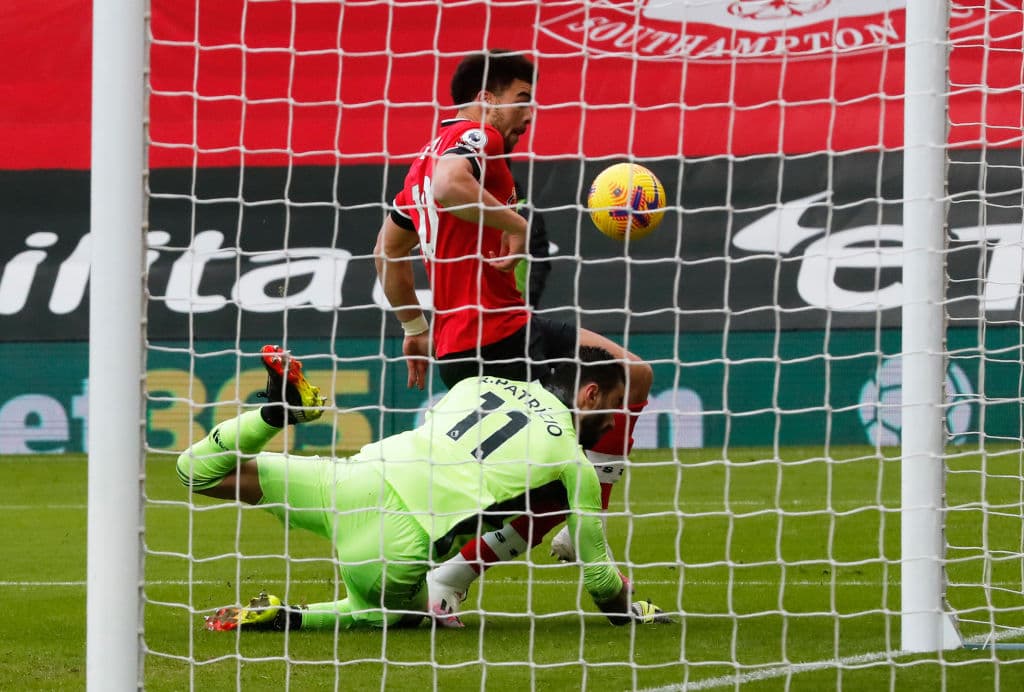 Wolverhampton se impone a Southampton 2-1 en la Premier League. Danny Ings se encargaba de poner arriba a su equipo, pero los Wolves remontaron y se llevaron el partido con goles de Rubén Neves de penal y, el segundo gol corrió a cargo de Pedro Neto al minuto 66 y ya escalan a la 12va posición de la tabla.