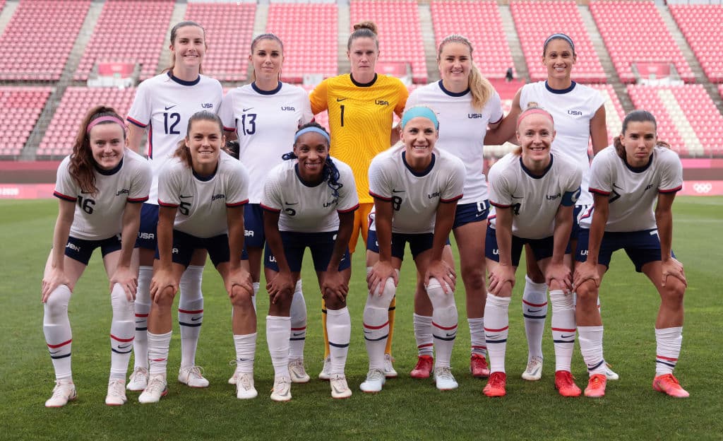 El Team USA fueron sorprendidas por Canadá, el equipo vecino quien, con un penal cobrado por Jessie Fleming al minuto 74, lograron imponerse y sellar su pase a la Final de los Juegos Olímpicos de Tokyo 2020, mientras que el equipo de las ‘barras y las estrellas’ jugará por la de bronce.