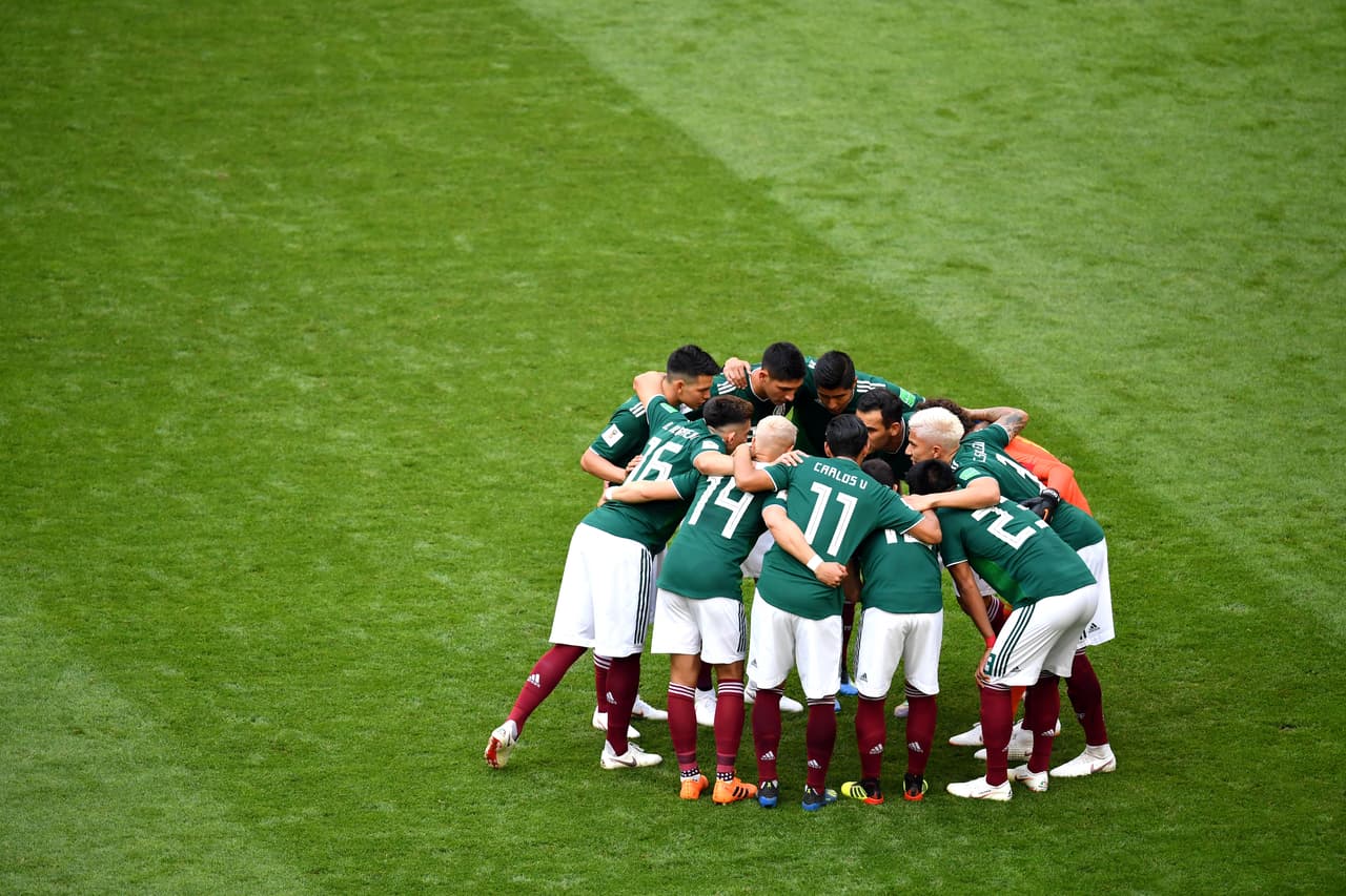 Jugadores de la Selección Mexicana de Futbol fueron exhibidos por organizar una fiesta de despedida antes de viajar a Rusia para disputar la Copa Mundial.