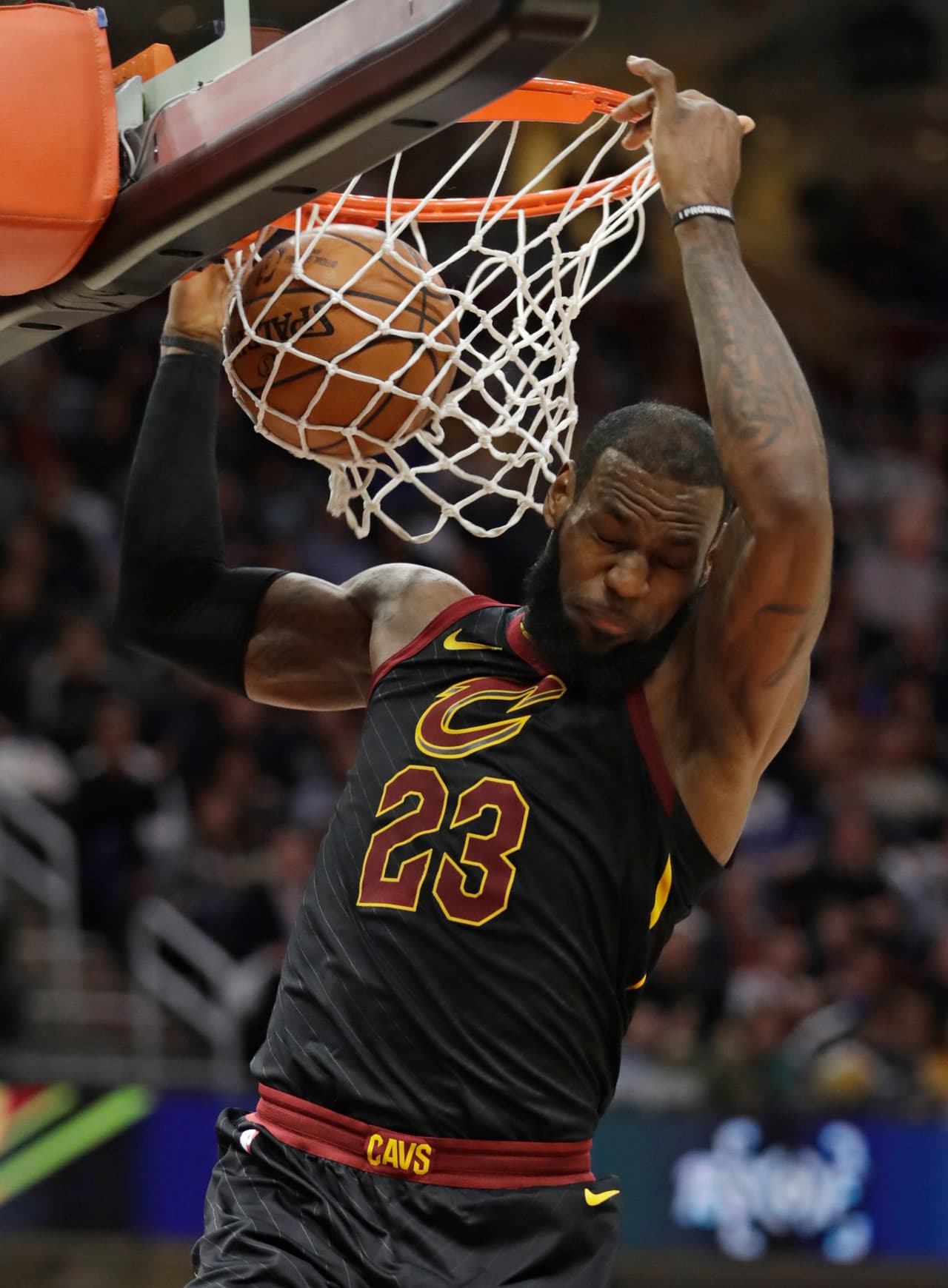 Con 40 puntos, 12 rebotes y 10 asistencias, 'King' James volvió a hacer de las suyas.