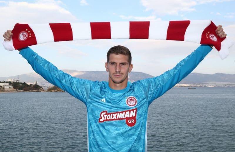 El Olympiacos confirmó el fichaje del portero de 27 años, Bobby Allain, luego de concluir su vínculo con el Dijon de la Ligue 1. El guardameta firma un contrato de dos años y disputará las rondas clasificatorias de la Liga de Campeones.