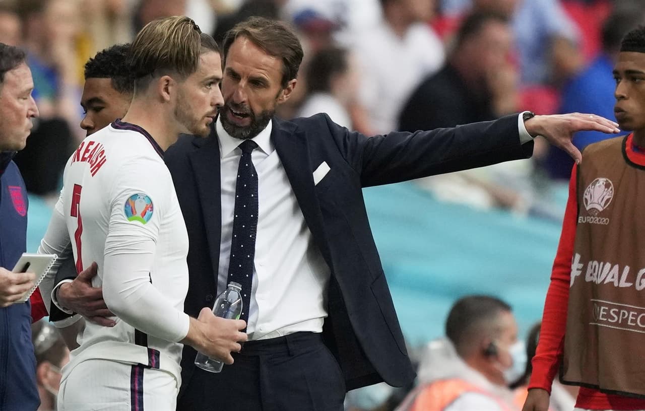 Inglaterra derrota a Alemania 2-0 y califica sin problema a Cuartos de Final. Con anotaciones de Sterling y Kane, los 'Tres Leones' dejan fuera a los alemanes y los mandan a casa. El inglés Jack Grealish fue clave para las anotaciones.