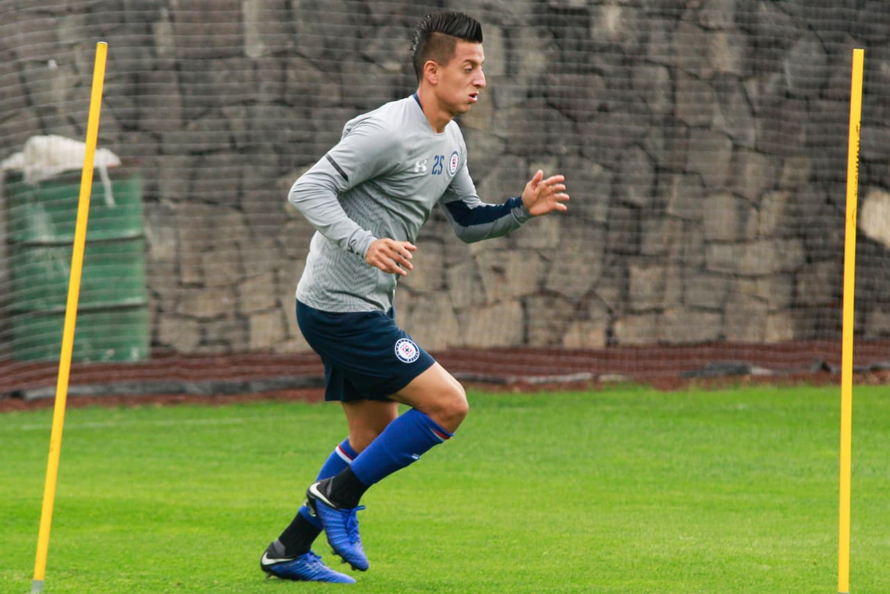 <b>Roberto Alvarado</b>. Su buen nivel lo ha llevado a vestir la playera del Tri, disputó los 17 juegos de temporada regular amasando 1171 minutos. Está entre los líderes de la liga con cuatro asistencias.