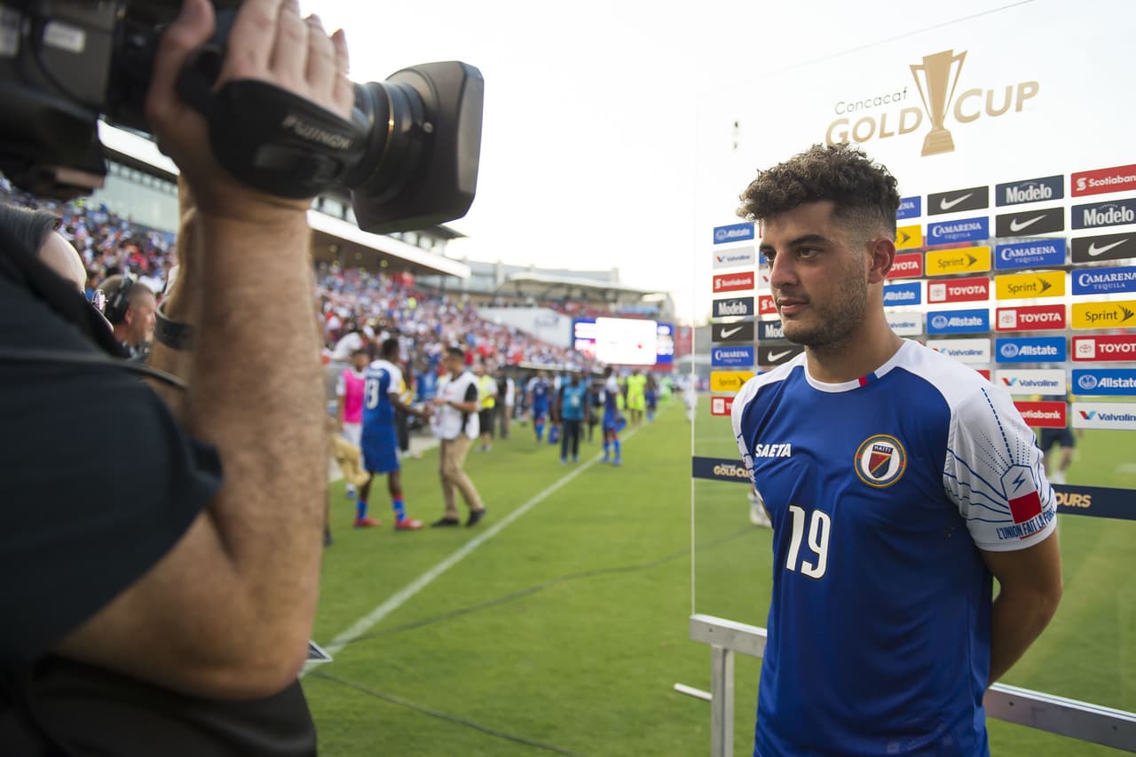 Steeven Saba es un volante de Haití y tanto él como su selección se han robado todas las miradas en el torneo.