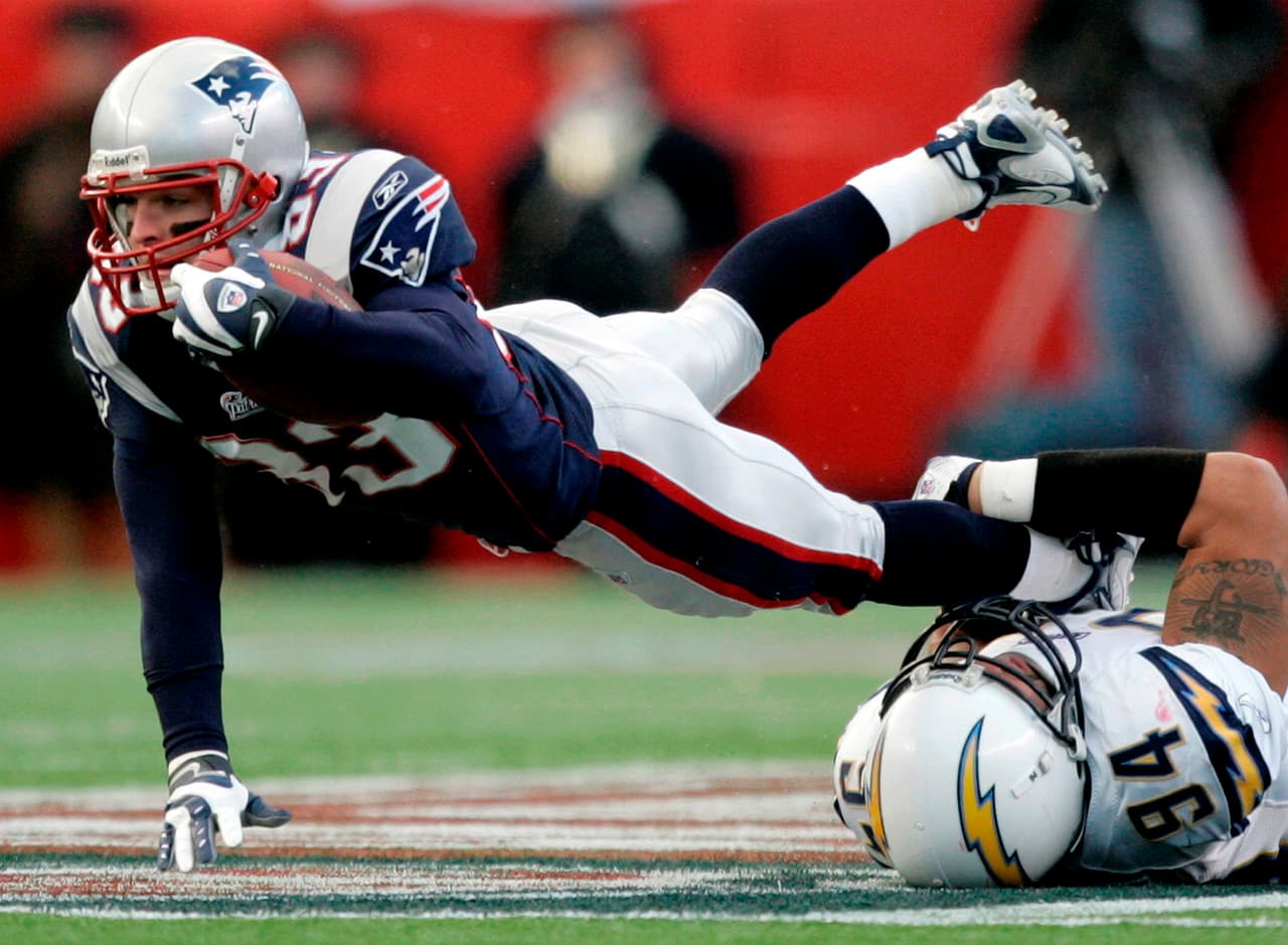 <b>Receptor: WES WELKER (Patriots, 2007-2012)</b>
<br>En las tres temporadas antes de que Belichick lo cambiara, Welker registró 1,121 yardas y un touchdown como un receptor no elegido en el draft, de tamaño reducido, surgido de Texas Tech. En las siguientes seis temporadas, Welker recolectó 672 capturas, estableciendo un récord en la franquicia que aún se mantiene, junto con 7,459 yardas y 37 touchdowns. Él probablemente es el individuo que más hizo por llevar al pequeño receptor de la ranura a la prominencia en este juego.