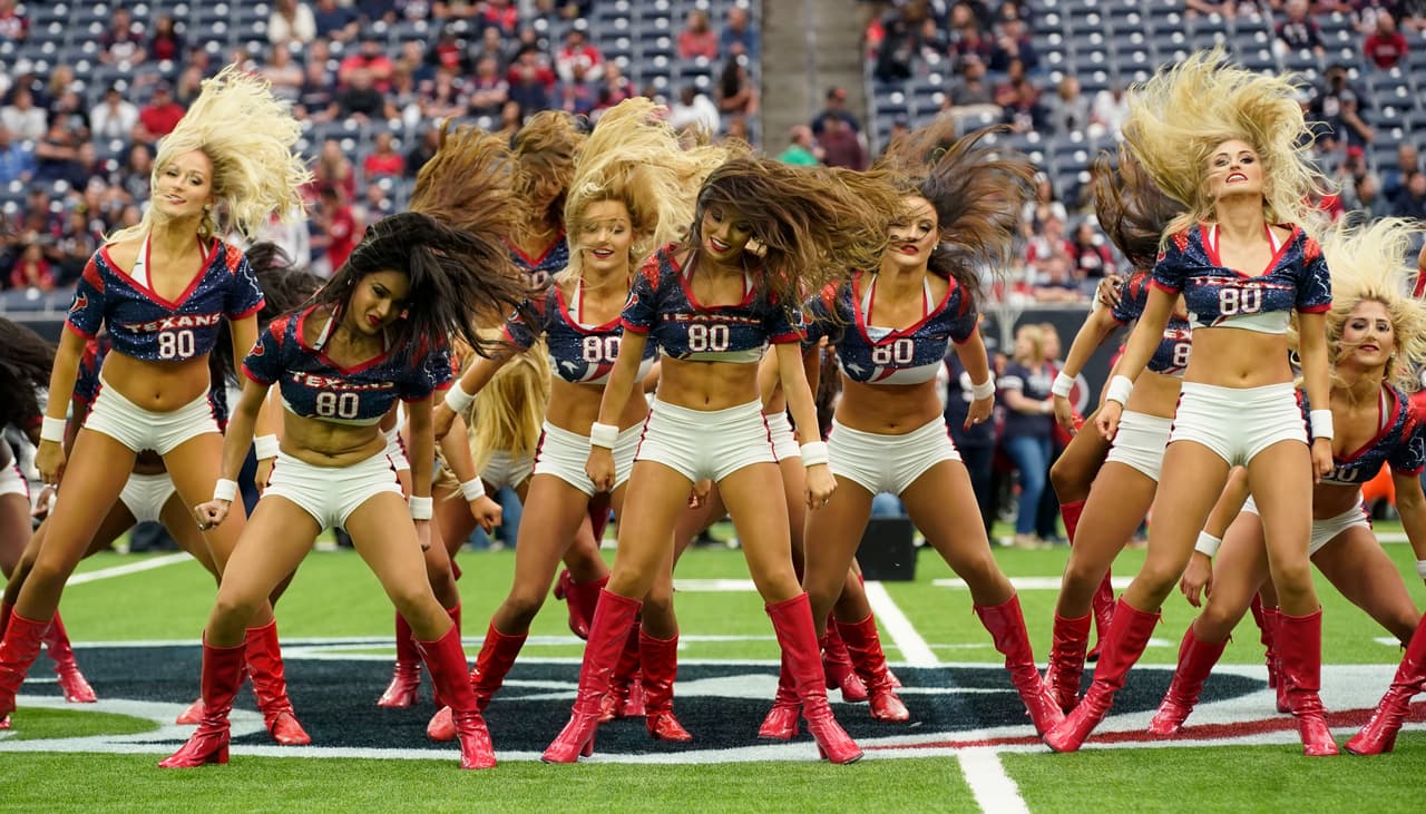 Disfruta de las mejores imágenes de las porristas en la Semana 11 de la NFL.