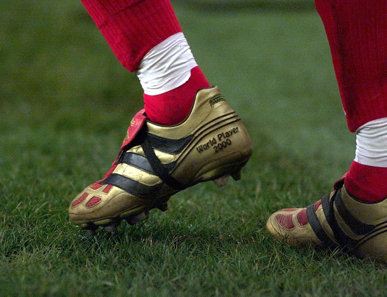 La marca que lo patrocina siempre le fabricó zapatos especiales y conmemorativos.