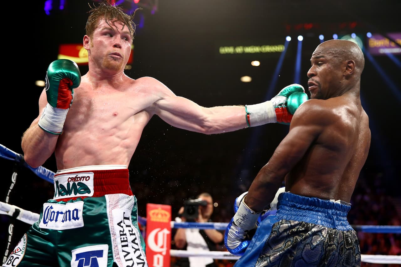 Canelo se mofa del supuesto regreso de Mayweather Jr.