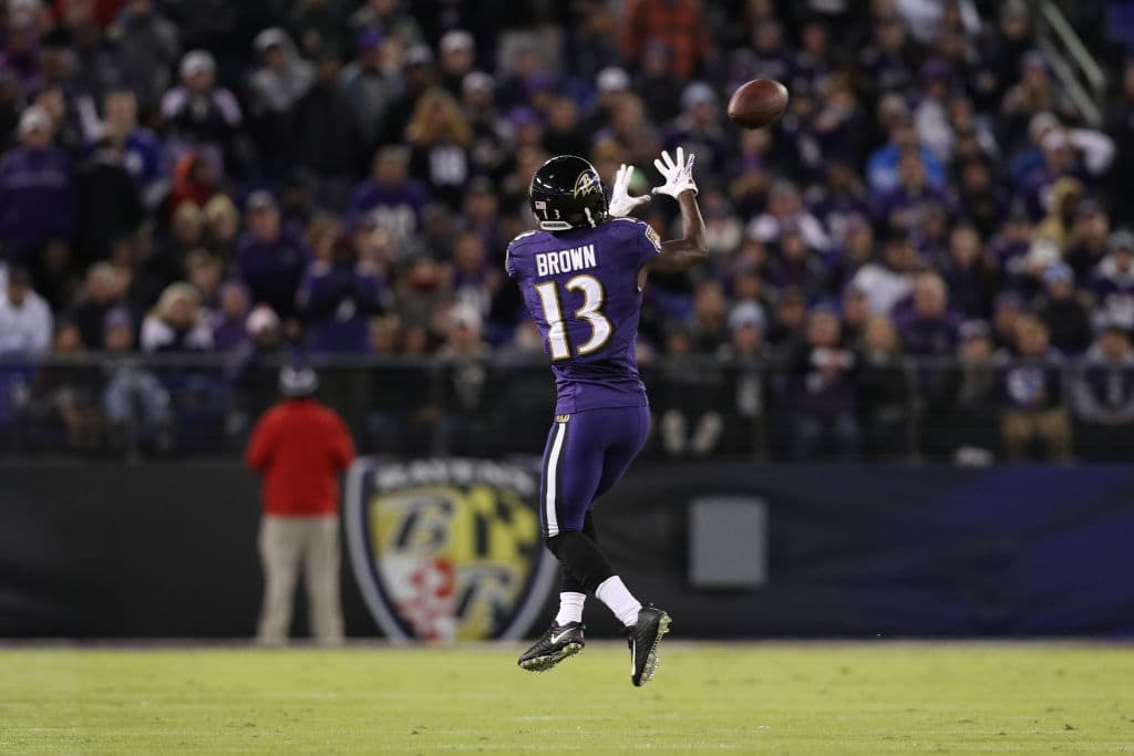 Pero los Ravens no bajaron los brazos y tras recorrer 81 yardas en 1:43, Flacco mandó pase de anotación de 14 yardas a John Brown para acercar 24-23 a Baltimore en juego que 'apestaba' a tiempo extra.