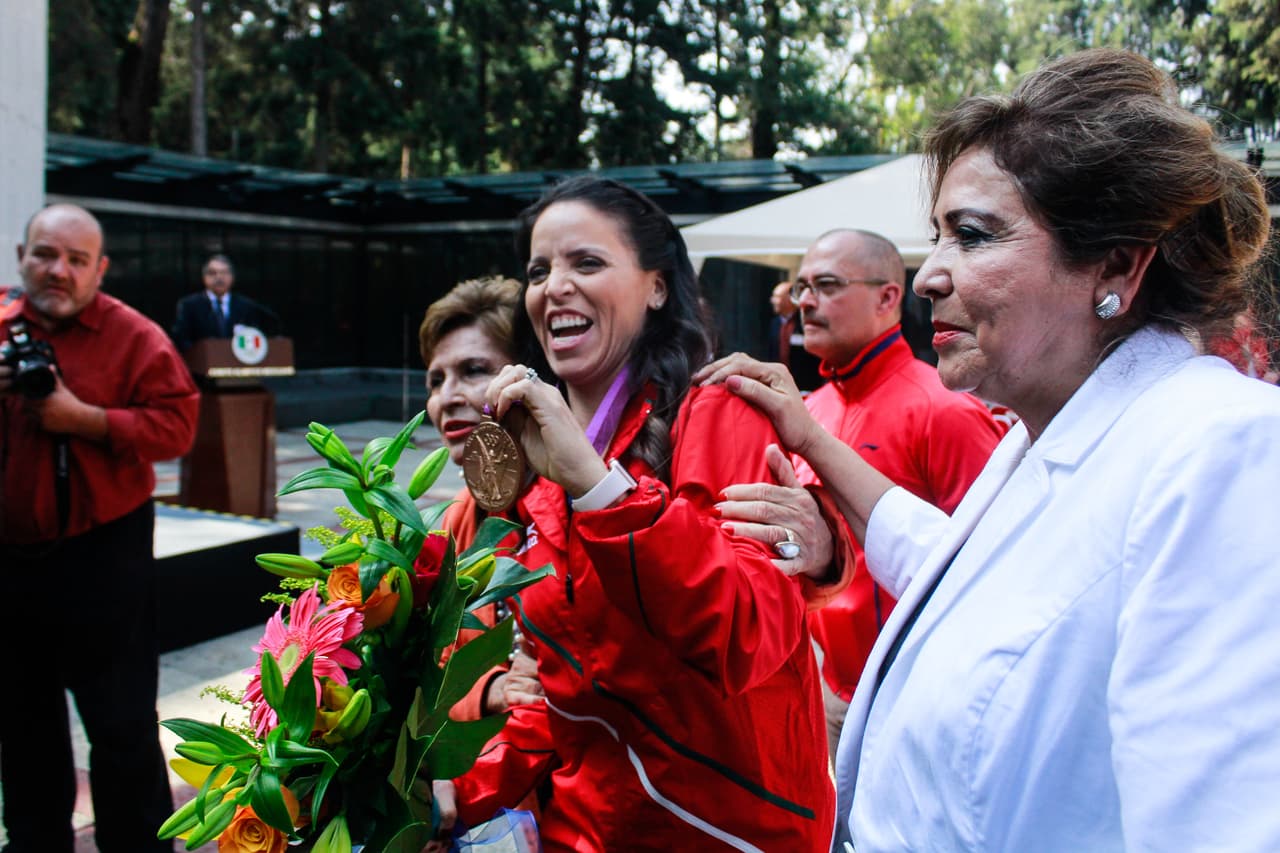 La mexicana acabó en sexto lugar de la prueba, pero la kazaja Maiya Maneza, la rusa Svetlana Tsarukaeva y la turca Sybel Simsek, originalmente uno, dos y cuatro del certamen, dieron positivo.