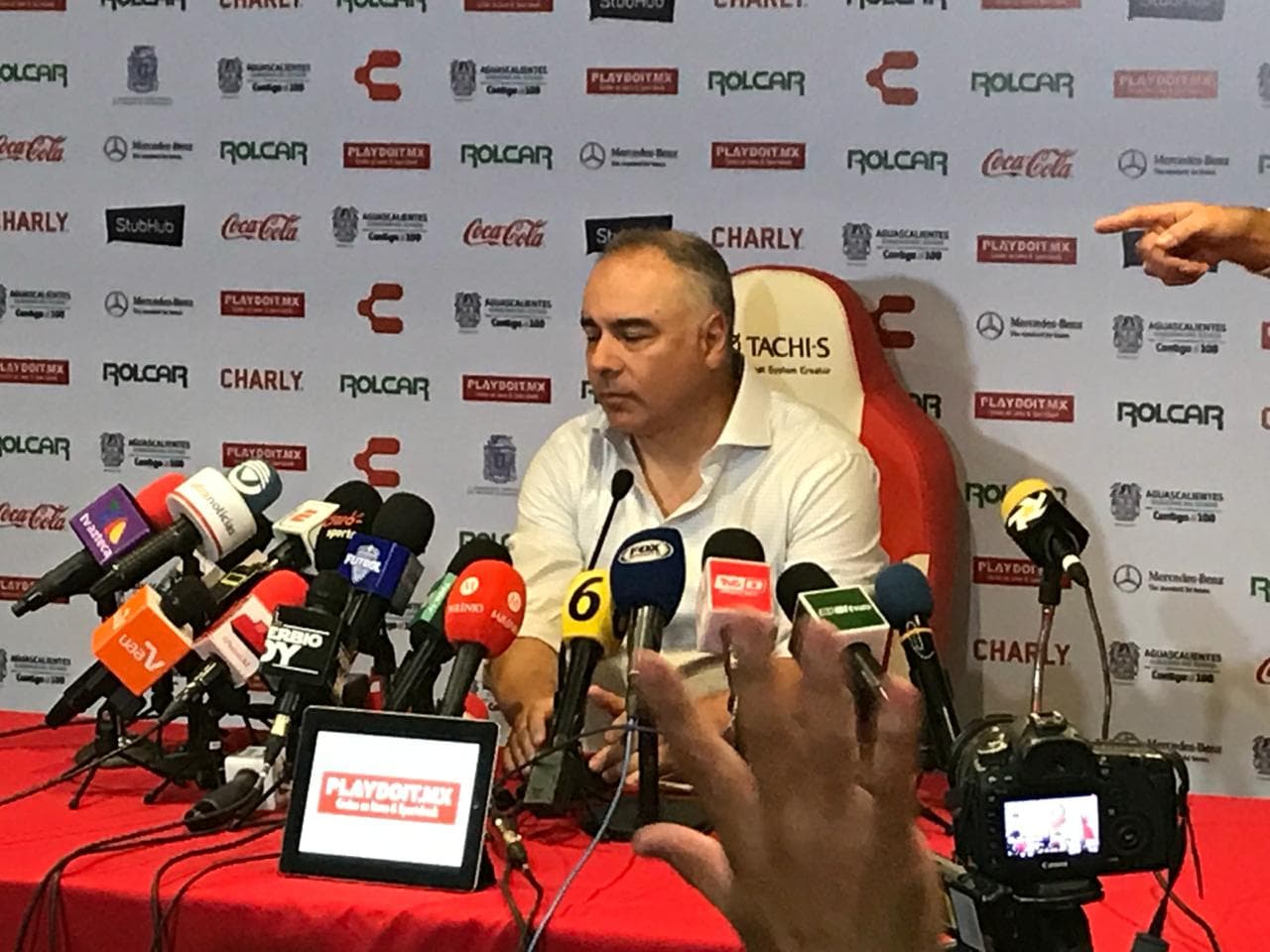 Se desarma el Necaxa, Memo Vázquez anuncia su salida