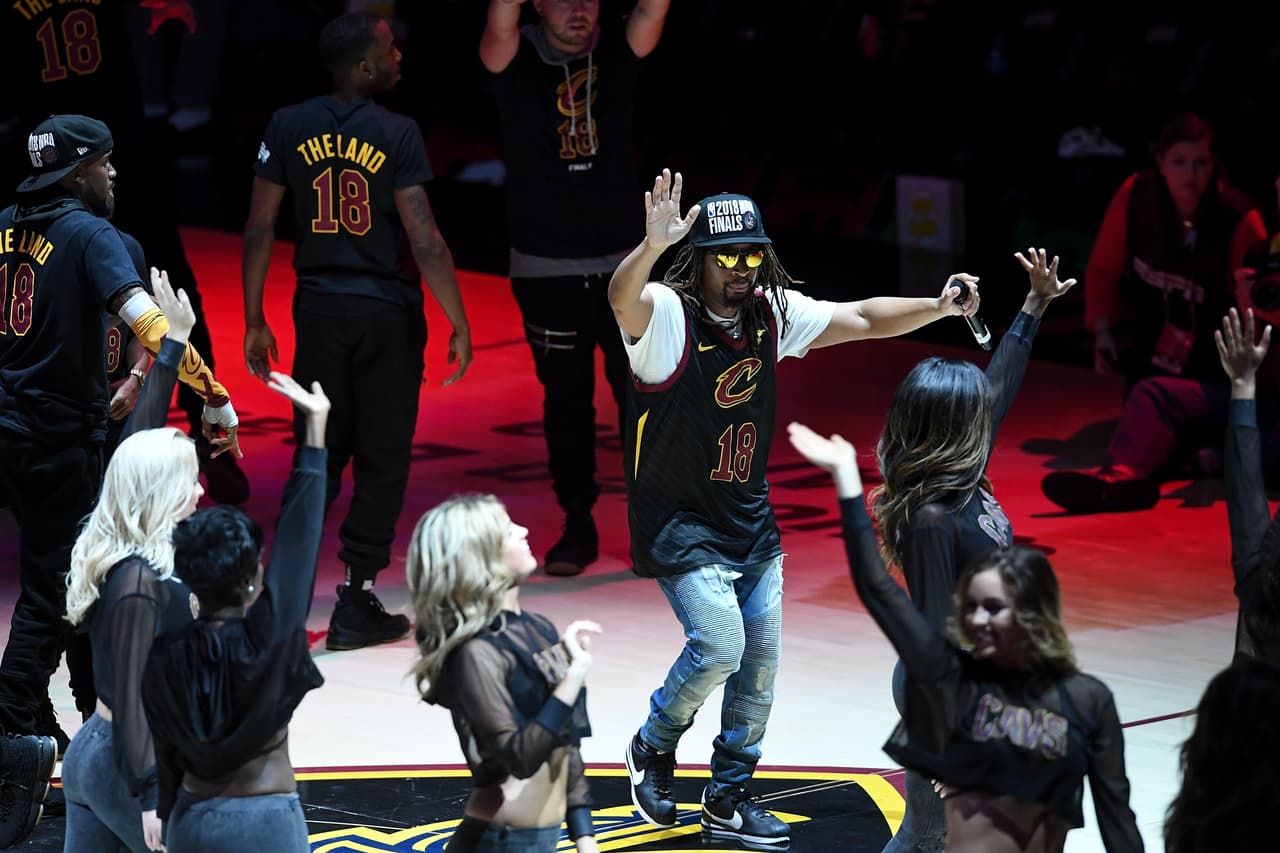 Lil' Jon y Ludacris prendieron la fiesta ante los 26562 espectadores en el Quicken Loans Arena de Cleveland, donde los fanáticos disfrutaron del espectáculo en la jornada del título de los Warriors.