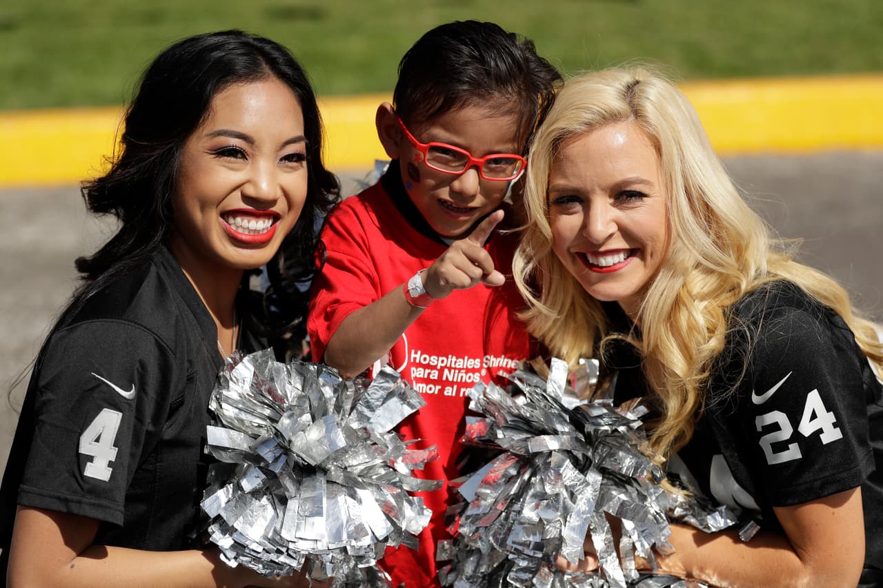 Disfruta de las mejores imágenes de las porristas en la Semana 11 de la NFL.