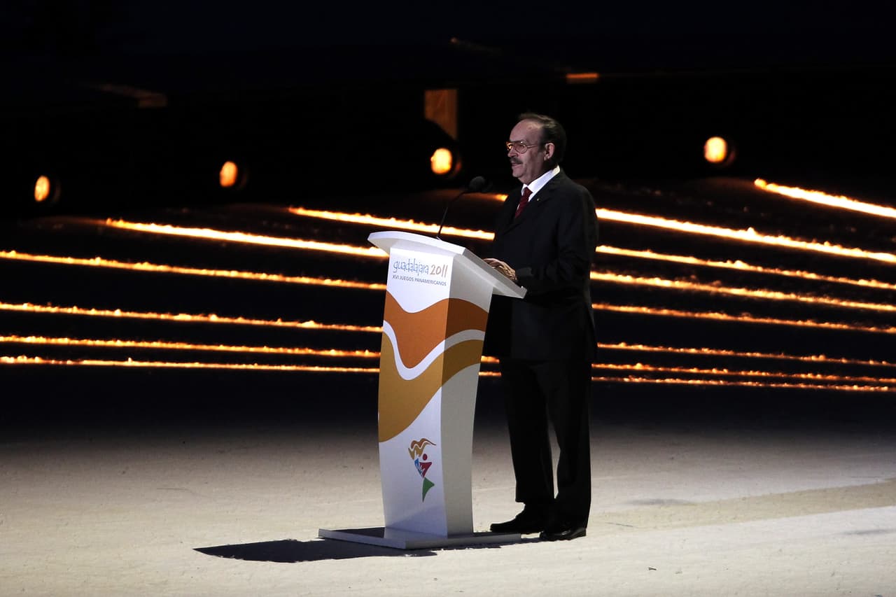 Vázquez Raña fue presidente del Comité Olímpico Mexicano desde 1974 a 2001, también formó parte del Comté Olímpico Internacional de 2000 al 2012. Además fue presidente de la Organización Deportiva Panamericana desde 1976.