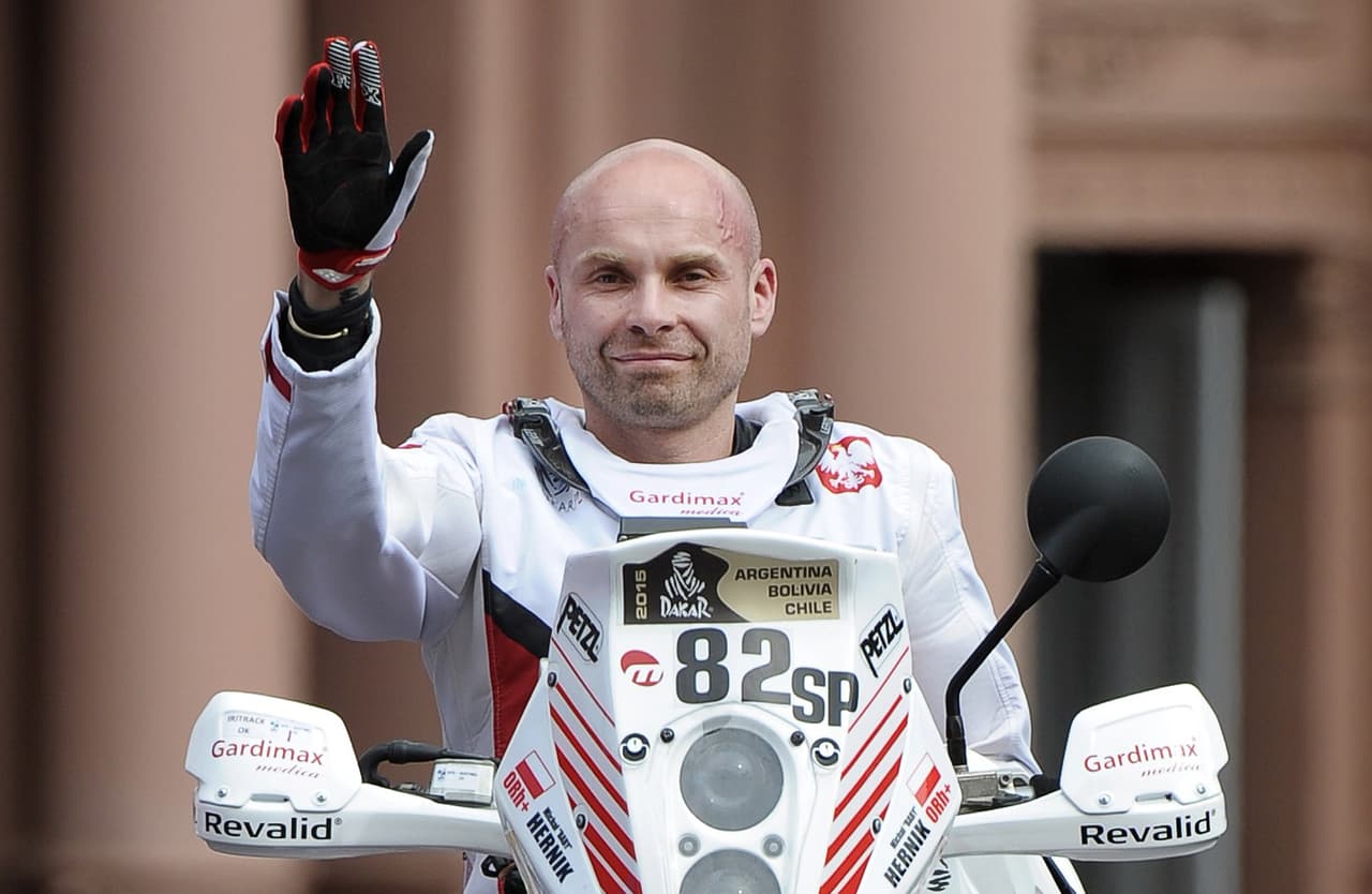 El 6 enero otro amante de la velocidades murió, y fue el motociclista polaco Michal Hernik, de 39 años, fallecido durante la tercera etapa del Rally Dakar se convirtió en la 64ª víctima del mítico Rally.