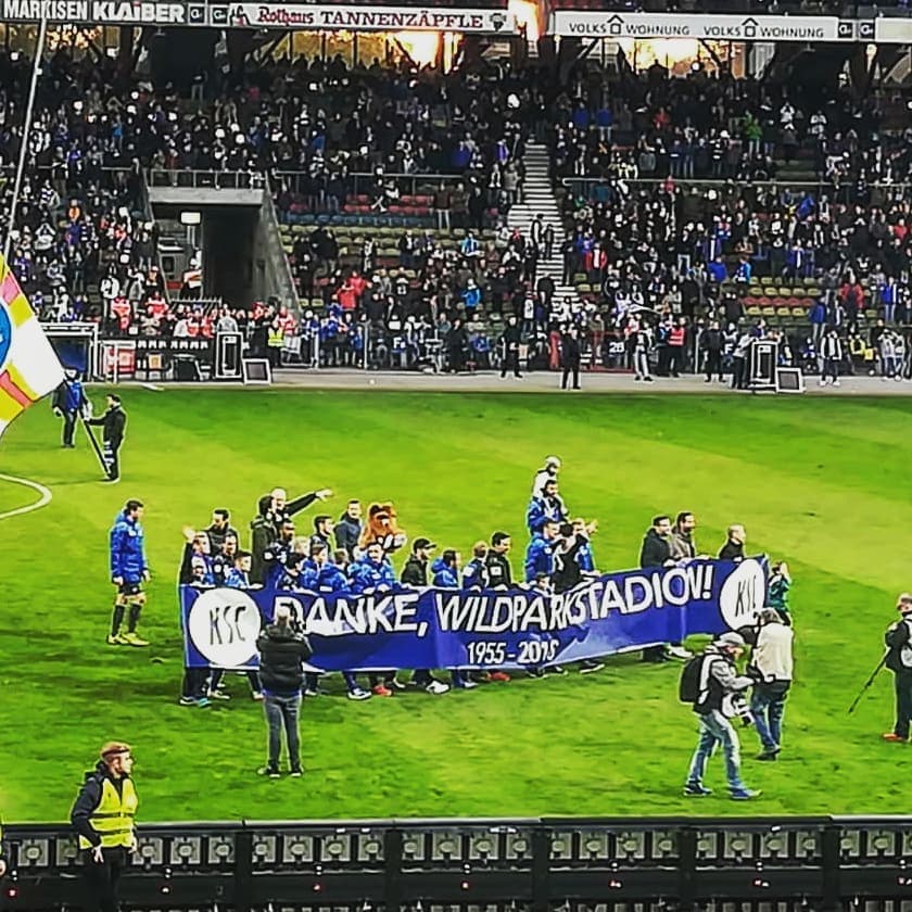 Con la victoria 2-1 del Karlsruher sobre Würzburger Kickers se despidió uno de los escenarios deportivos más tradicionales del fútbol alemán.