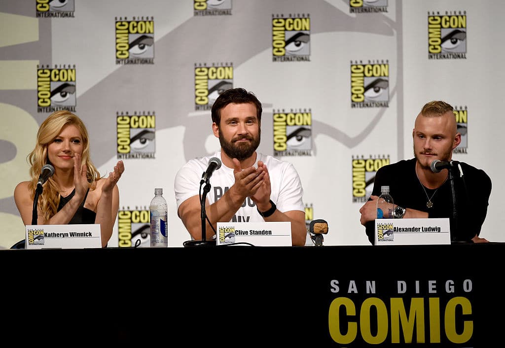 La serie también sigue a su familia y a sus hijos mientras se van convirtiendo en adultos y consiguen sus propias hazañas.
<br>