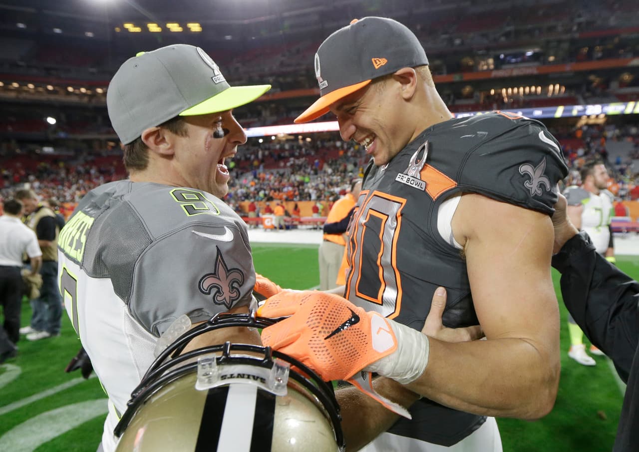 New Orleans Saints' Drew Brees chats with New Orleans Saints' Jimmy Graham after Team Irvin defeated Team Carter 32-28 in the NFL Football Pro Bowl Sunday, Jan. 25, 2015, in Glendale, Ariz. (AP Photo/Mark Humphrey)