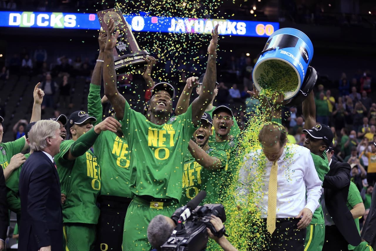 Oregon se mete al Final Four tras vencer al favorito del Medio Oeste, Kansas