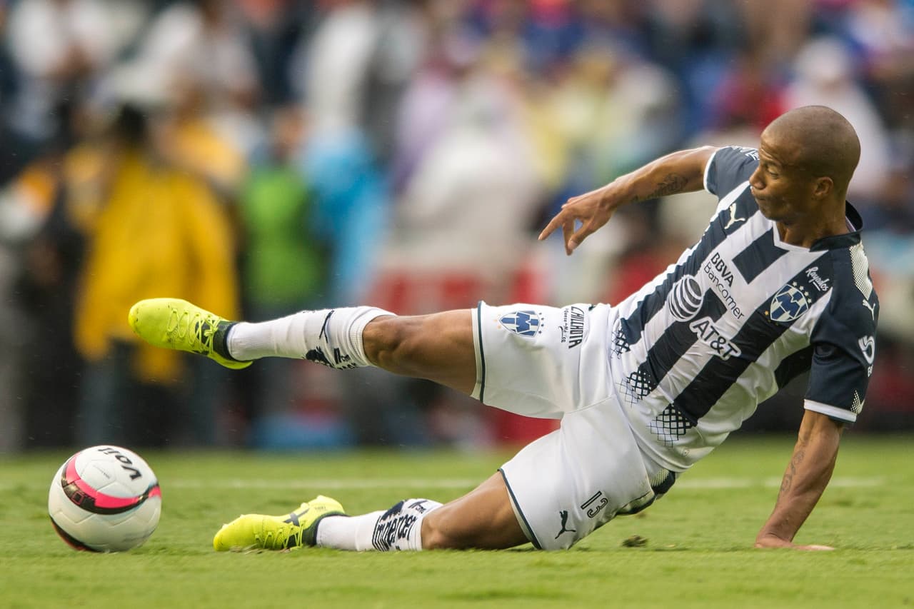 Carlos Sánchez es uno de los 17 uruguayos que compiten en la Liga MX.