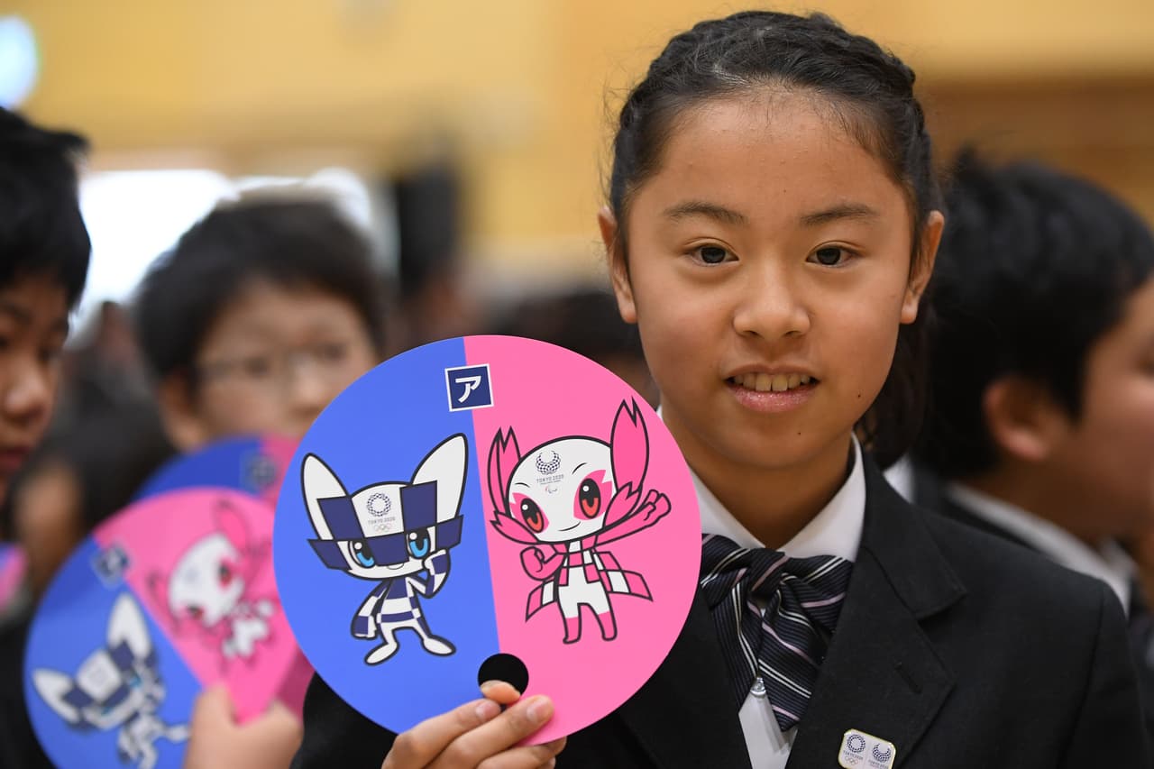 Las mascotas vencedoras recibieron un total de 109.041 votos, casi el doble de los 61.423 de la segunda pareja, que evoca un estilo más tradicional y representa el fuego y el viento.