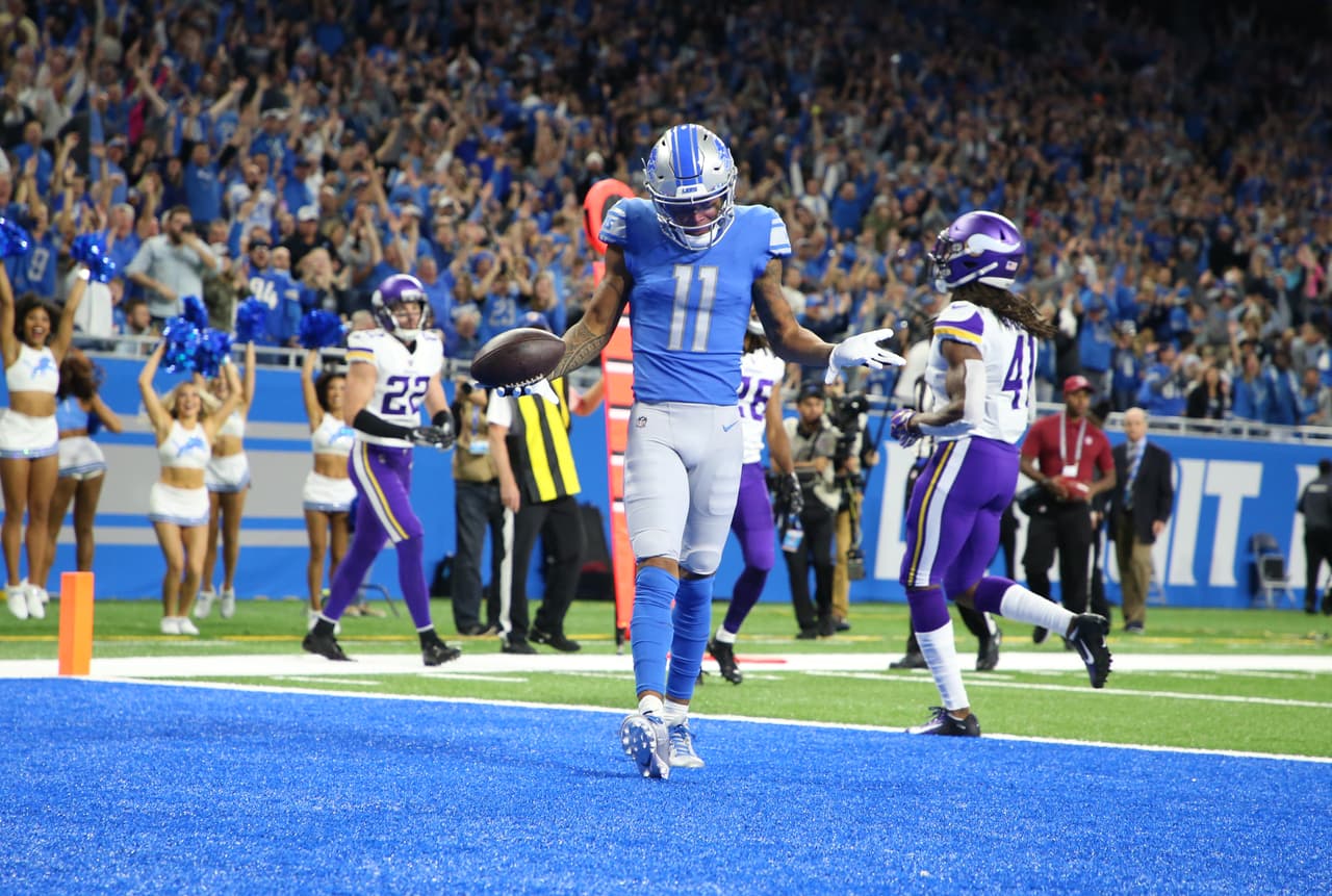 Kirk Cousins lanza 337 yardas y cuatro pases para tochdown. Los Vikings ganan 42-30 a los Detroit Lions.