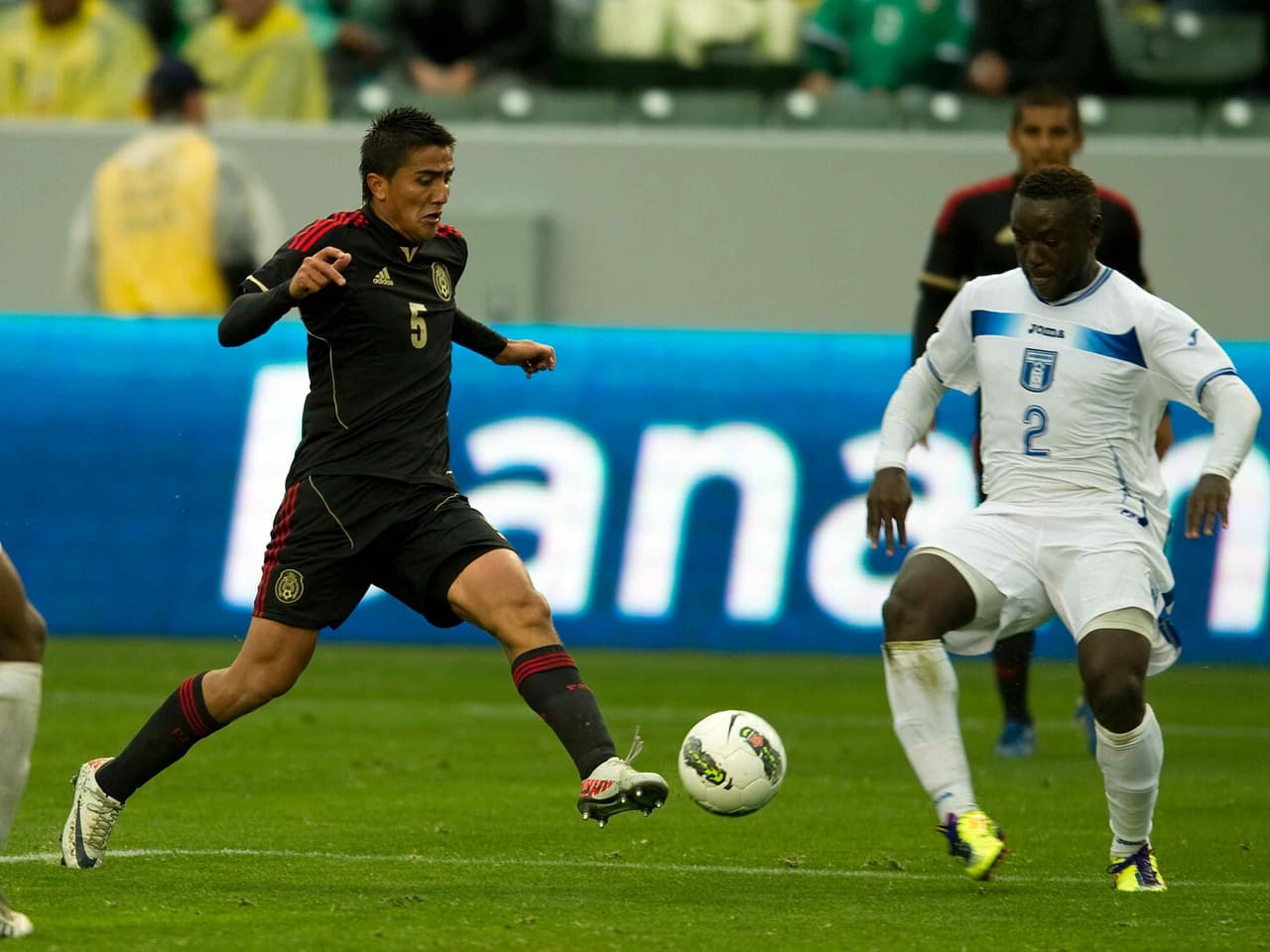 Su buen rendimiento lo llevó a la Selección Mexicana en el Preolímpico, donde logró el cupo a Londres 2012.