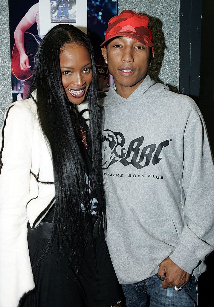 "Alguien estaba tratando de hablar contigo y dijiste, 'Lo siento, tengo un nombre. No soy una chica Holla Back', y pensé que era tan asombroso y terminó convirtiéndose en el coro de la canción ". declaró Pharell.