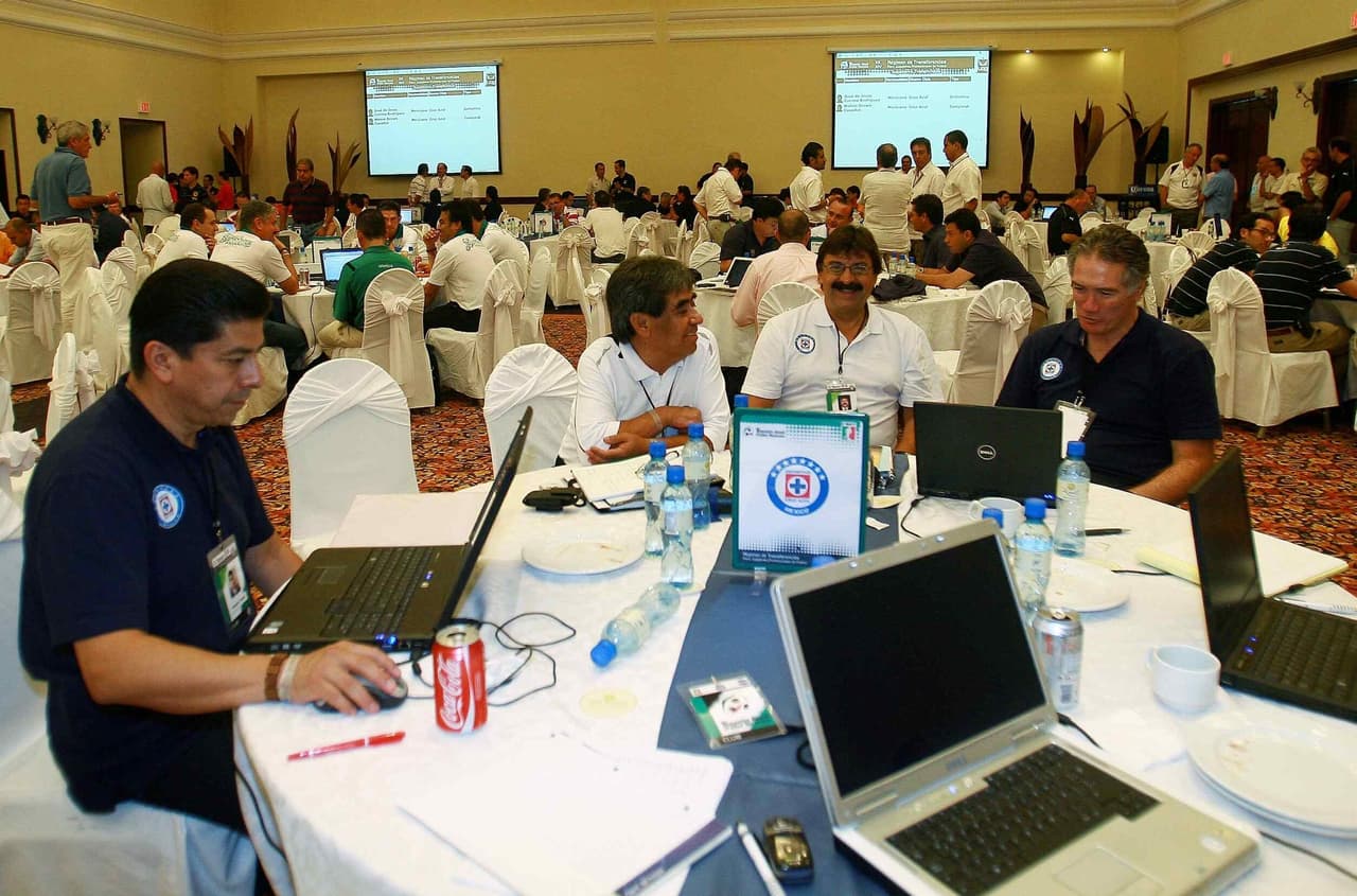 <b>Avaricia: </b>en cada Draft la directiva cruazulina es una de las que más se mueven comprando y vendiendo jugadores. Tampoco es un secreto que el presupuesto de Cruz Azul despierta avaricias individuales más enfocadas en el negocio.