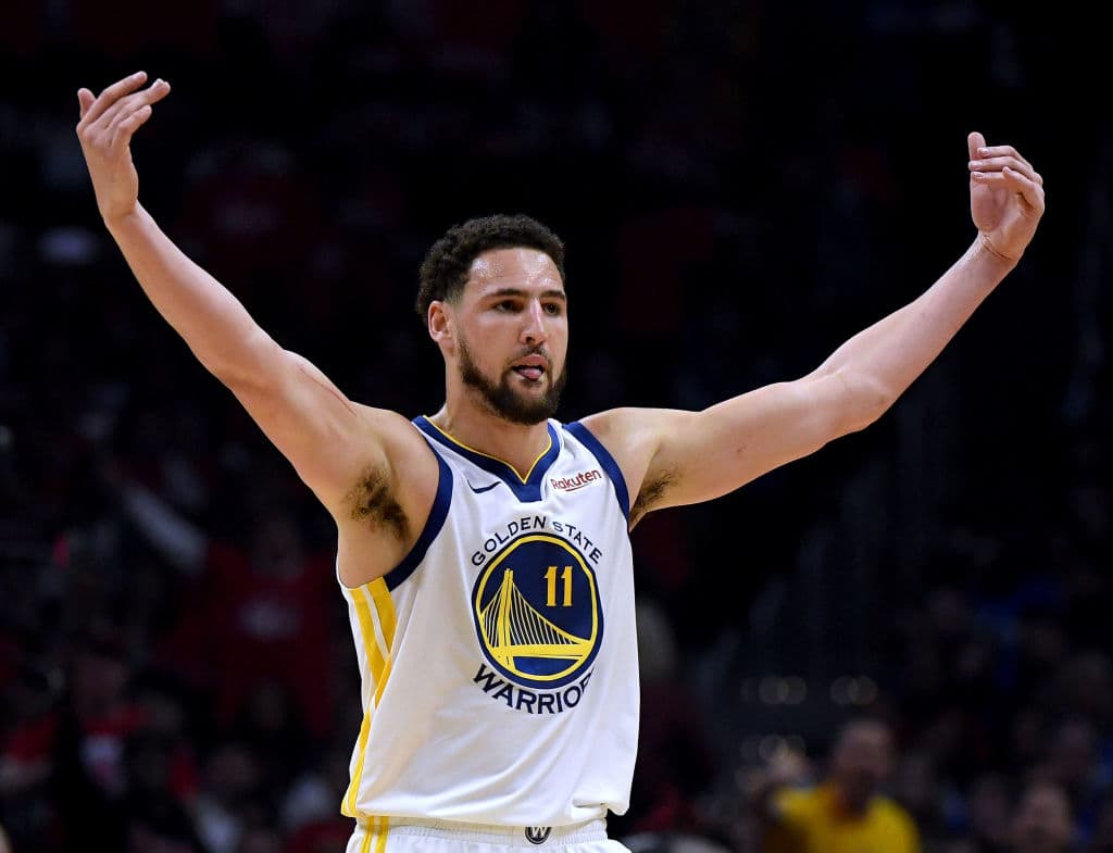 <b>6) Klay Thompson</b>. El tercer líder ofensivo de los Warriors y aunque ha estado por debajo de su promedio, siempre es un tirador letal y que varias noches ha rescatado a Golden State. Estos Playoffs promedia 18.3 puntos por juego, poco menos de tres de lo que aportó en la campaña regular.