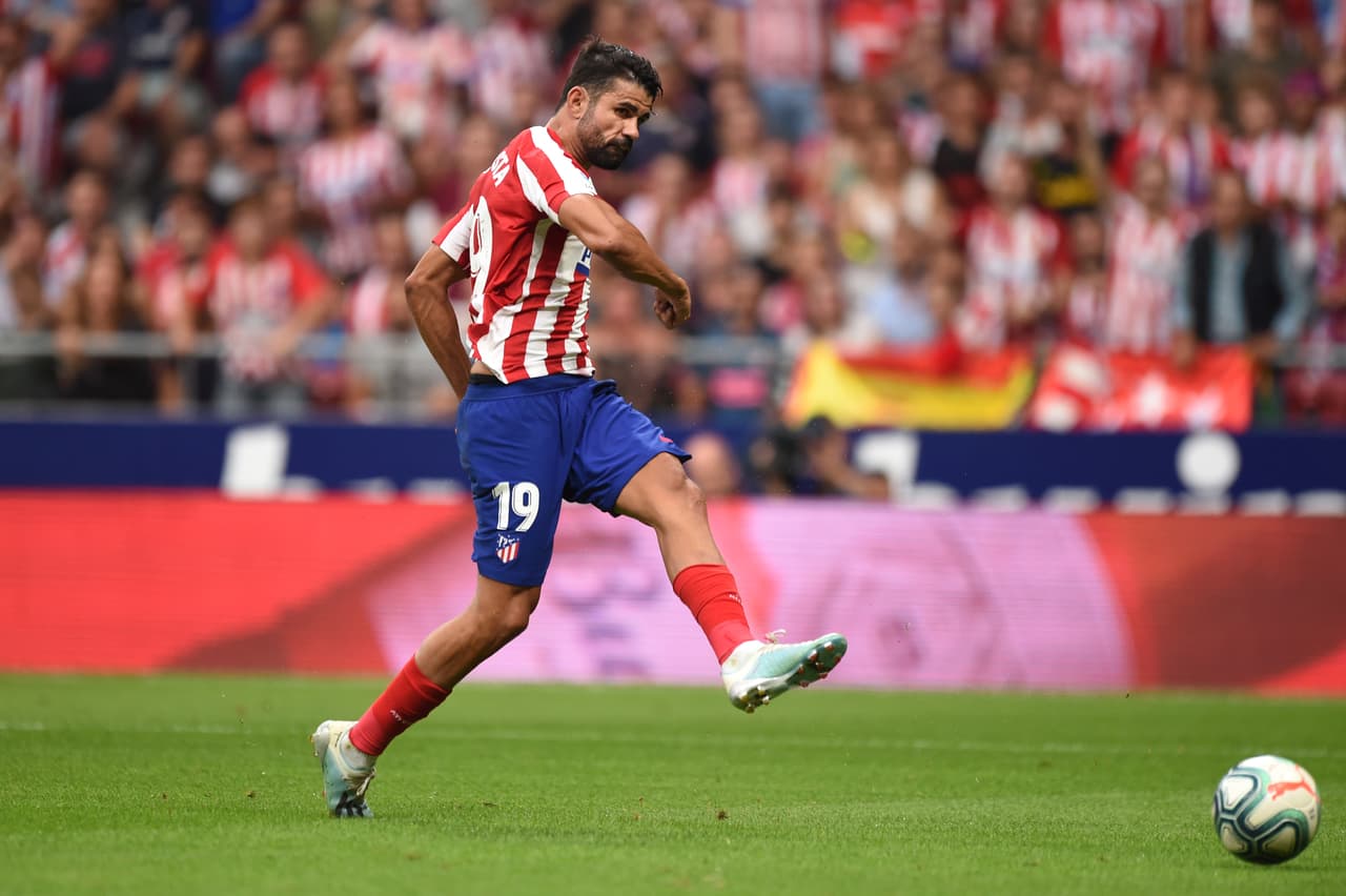 Diego Costa de Atletico Madrid anota.