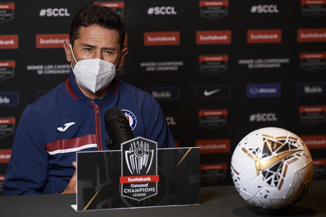 DT de Cruz Azul revela que la directiva no le exigió ganar Concacaf