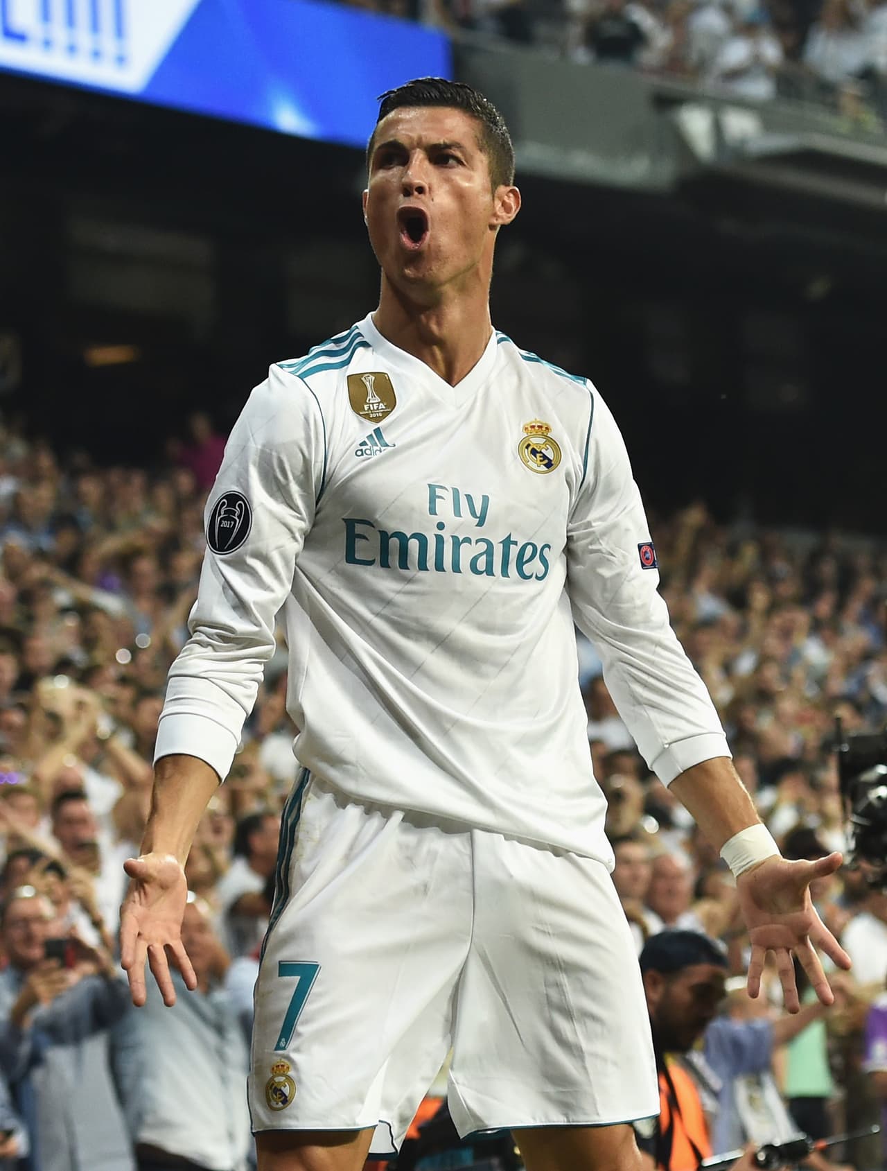Delantero: a elección, Cristiano Ronaldo cuenta con una media de 94 en el FIFA 18.