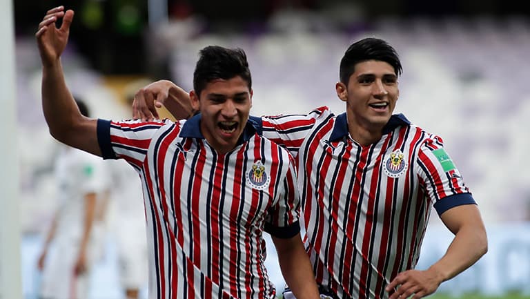 Zaldívar y Pulido recuerdan a Chivas en 'sábado de pelis'