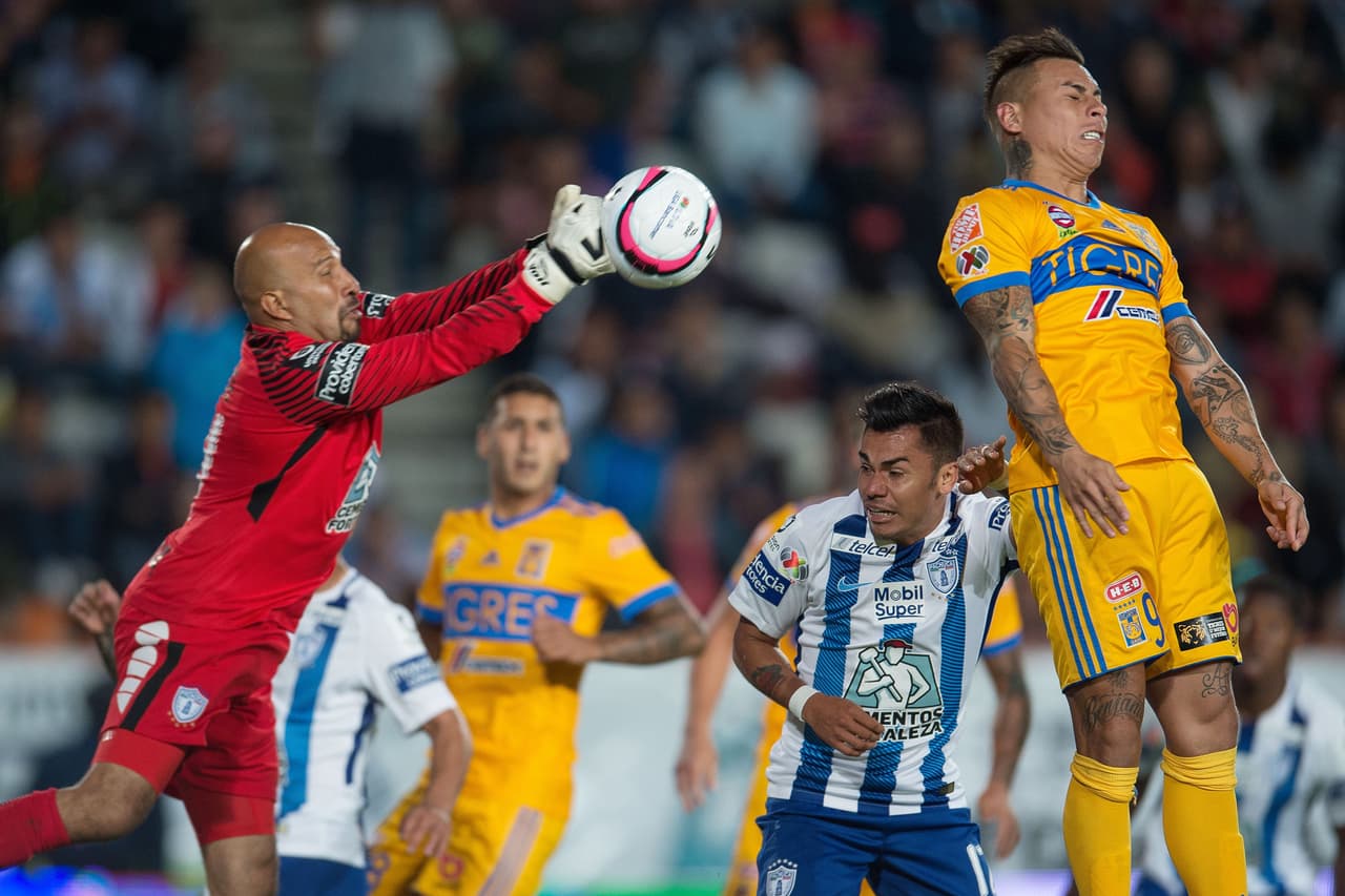 Los de la UAdeNL llegaron a la jornada cuatro con cinco unidades y luchando por un sitio entre los primeros ocho del campeonato. Mientras los Tuzos estaban en el fondo de la tabla sin sumar tras tres encuentros.