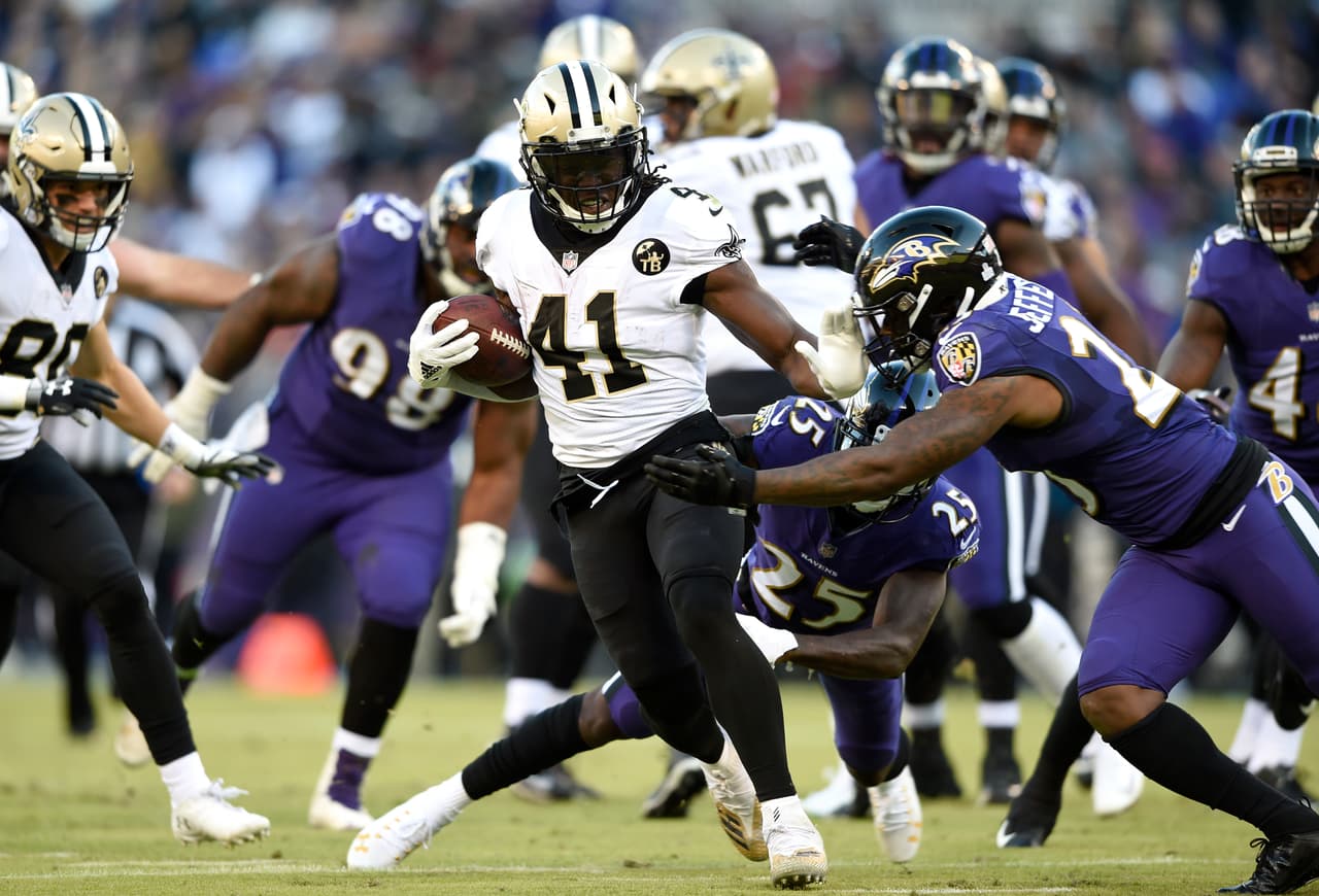 Una carrera de 2 yardas, restando 12:32 en el último cuarto, por parte de Alvin Kamara (41) puso las cosas muy apretadas al acercar 17-14 a los Saints.