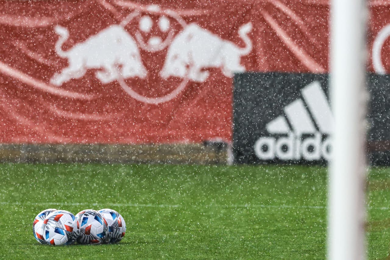 La lluvia no permitió que se jugara el clásico entre New York Red Bulls y New York City FC.
<br>