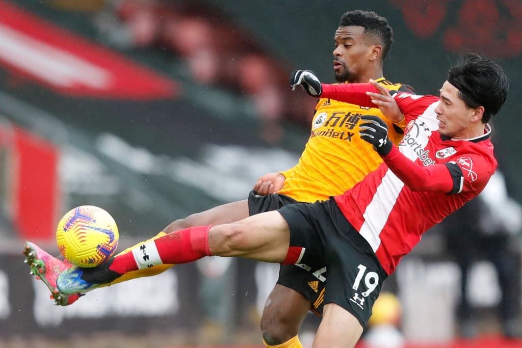 Wolverhampton se impone a Southampton 2-1 en la Premier League. Danny Ings se encargaba de poner arriba a su equipo, pero los Wolves remontaron y se llevaron el partido con goles de Rubén Neves de penal y, el segundo gol corrió a cargo de Pedro Neto al minuto 66 y ya escalan a la 12va posición de la tabla.