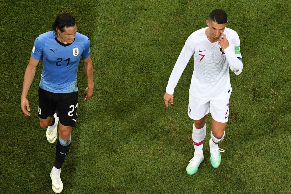 Al descanso, Cavani y su equipo se iban con la ventaja, mientras Cristiano Ronaldo, sin mayor trascendencia, buscaba cómo cambiar el destino del partido.