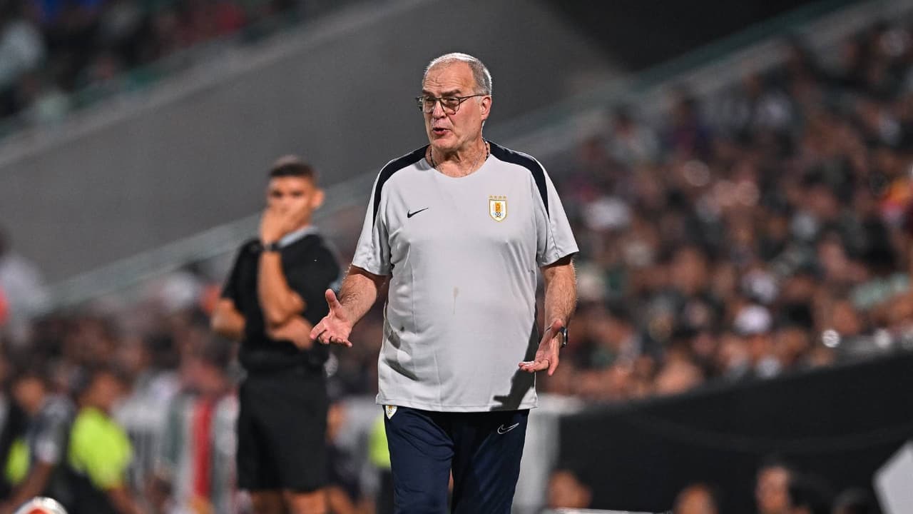 “No soy un modelo”: Marcelo Bielsa explota por promocionales para el Mundial