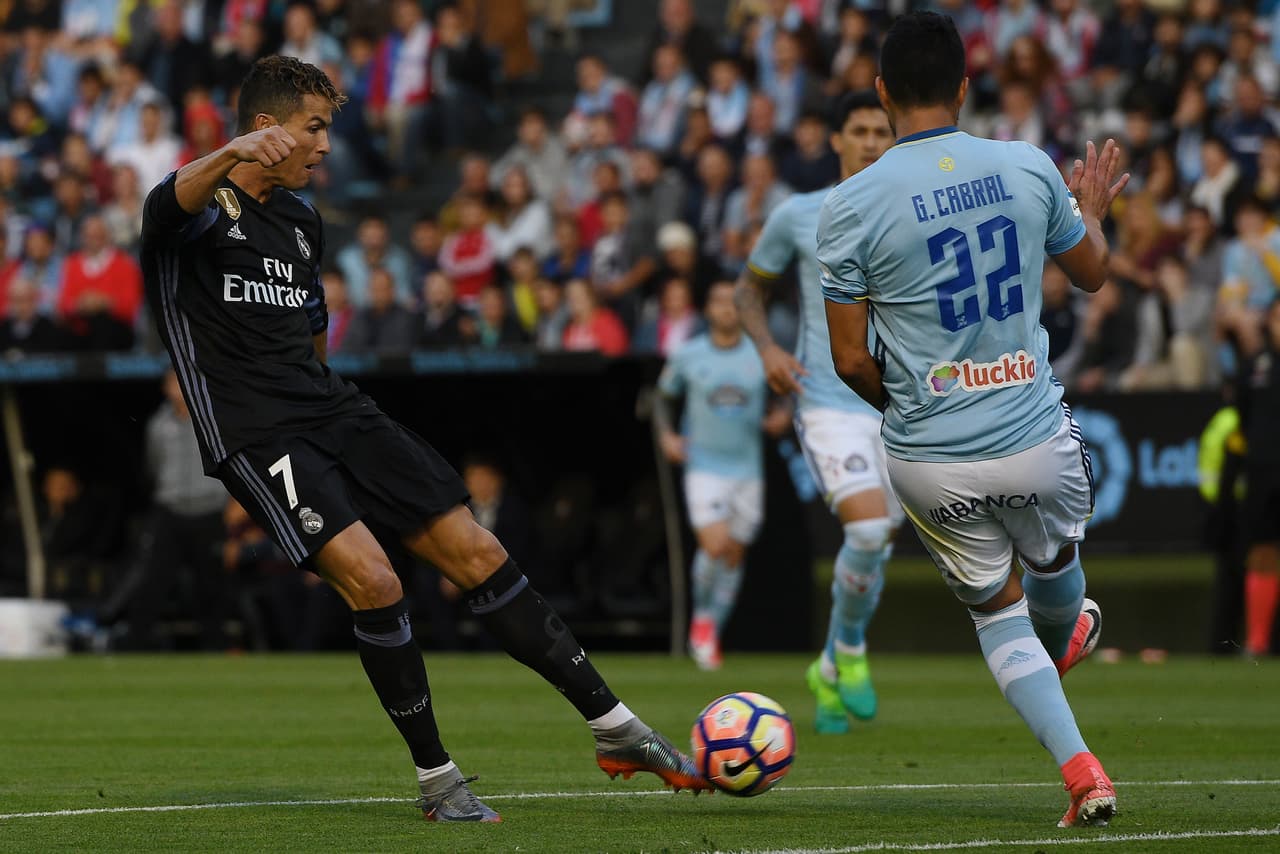 Al minuto 10, Cristiano Ronaldo remató desde afuera del área para sorprender y poner la ventaja 1-0 para el visitante.
