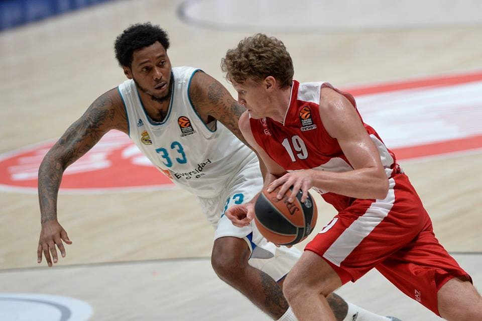 <b>Olimpia Milano (Italia) </b>- Mindaugas Kuzminskas, Mike James y Nemanja Nedovic.