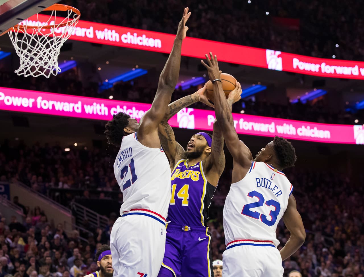 Los Lakers no pudieron regresar al partido, siendo aplastados en el último cuarto donde cayeron con parcial 26-34, confirmándose la derrota por 143 a 120.