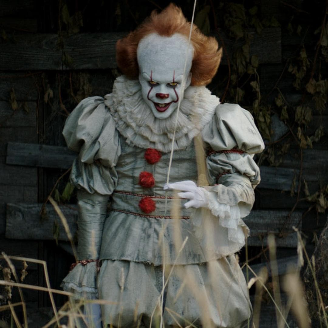 Es el personaje principal de "It" y el antagonista principal en la novela de terror de Stephen King de 1986 del mismo nombre llegó a las pantallas de televisión en la década de 1990 y a su adaptación cinematográfica en 2017, junto con su secuela de 2019